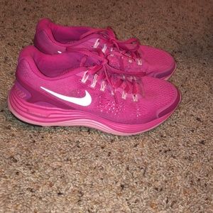 women’s nike running shoes